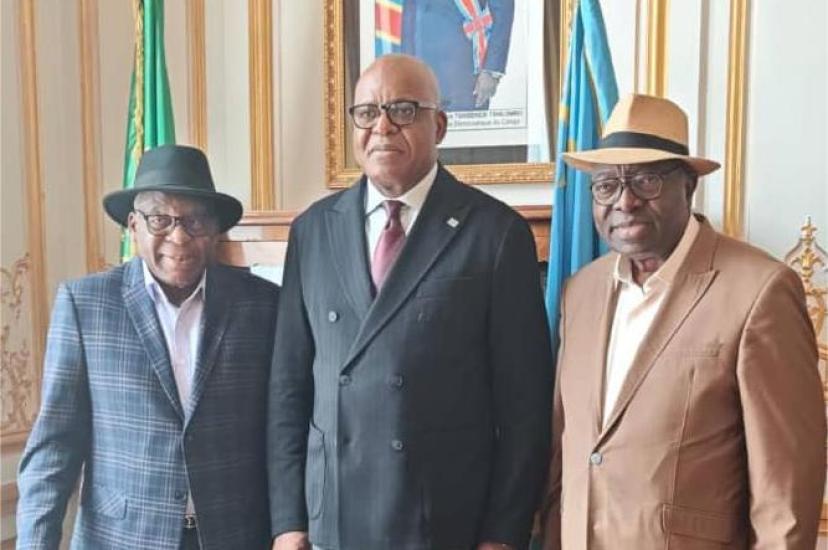 Paris — Le trio MADJESI reçu à l’ambassade de la RDC